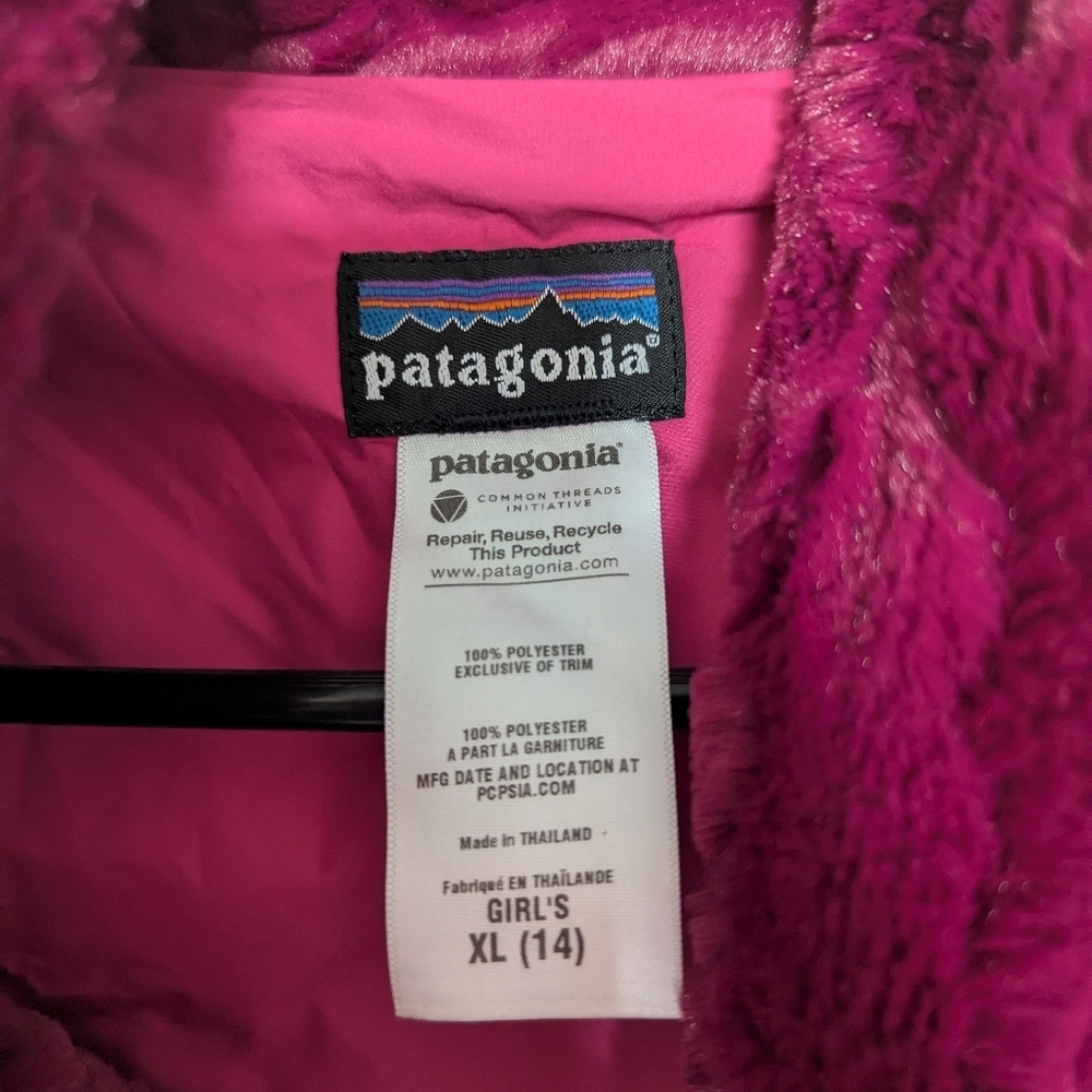 Like New Patagonia Girls size XL jacket. Magenta button front jacket. Pelage - Picture 2 of 8